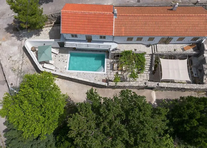 Holiday home Unit_type_terraced_house With Pool 55425